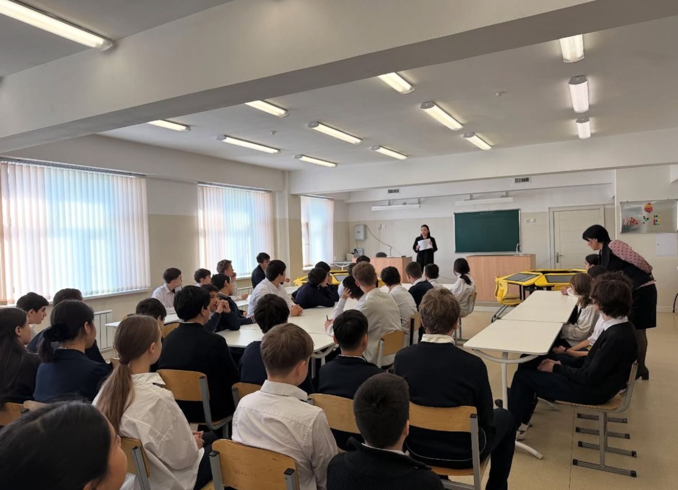 Прокурор отдела прокуратуры Медеуского Района по защите общественных интересов Талгат Назерке, провела беседу с учащимися на тему: «Профилактика правонарушения среди несовершеннолетних»